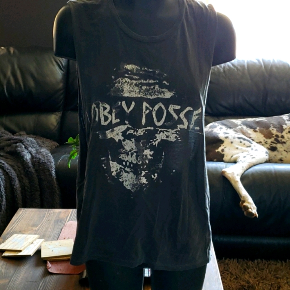 Obey tank